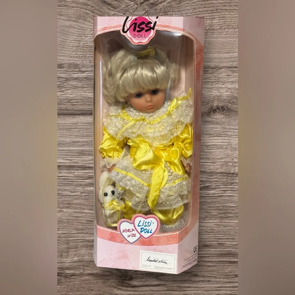 VTG Lissi Doll World Wide NIB Limited Edition 75812 Easter Bunny Partly Hand Mad